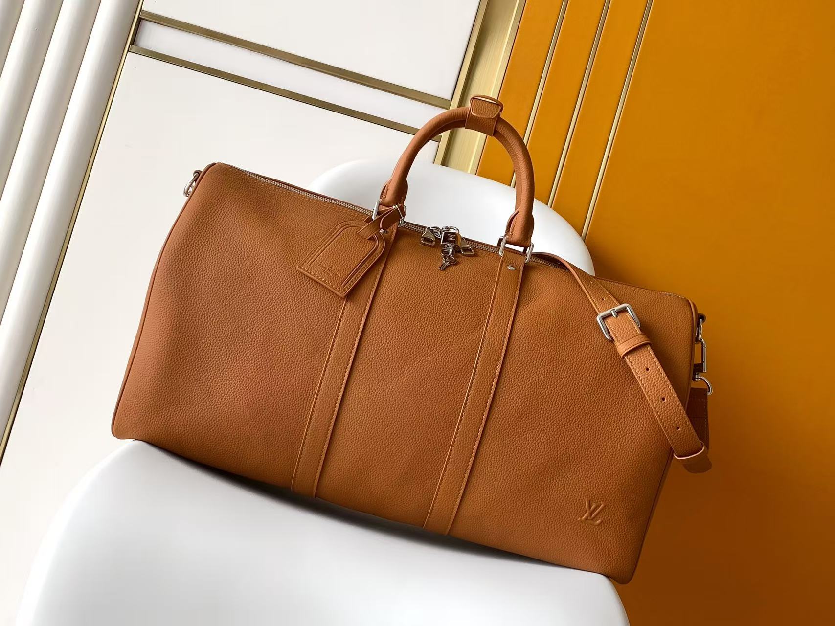 Louis Vuitton LV Classic Handbag Premium Canvas Model M23949 Gift Box Included Daily Use Limited Edition